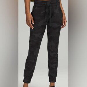 Lululemon Ready to Rulu Jogger, 6, Camo
